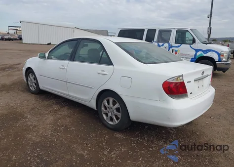 2005 Toyota Camry Xle V6 z USA, uszkodzony, nr VIN 4T1BF30K65U087957